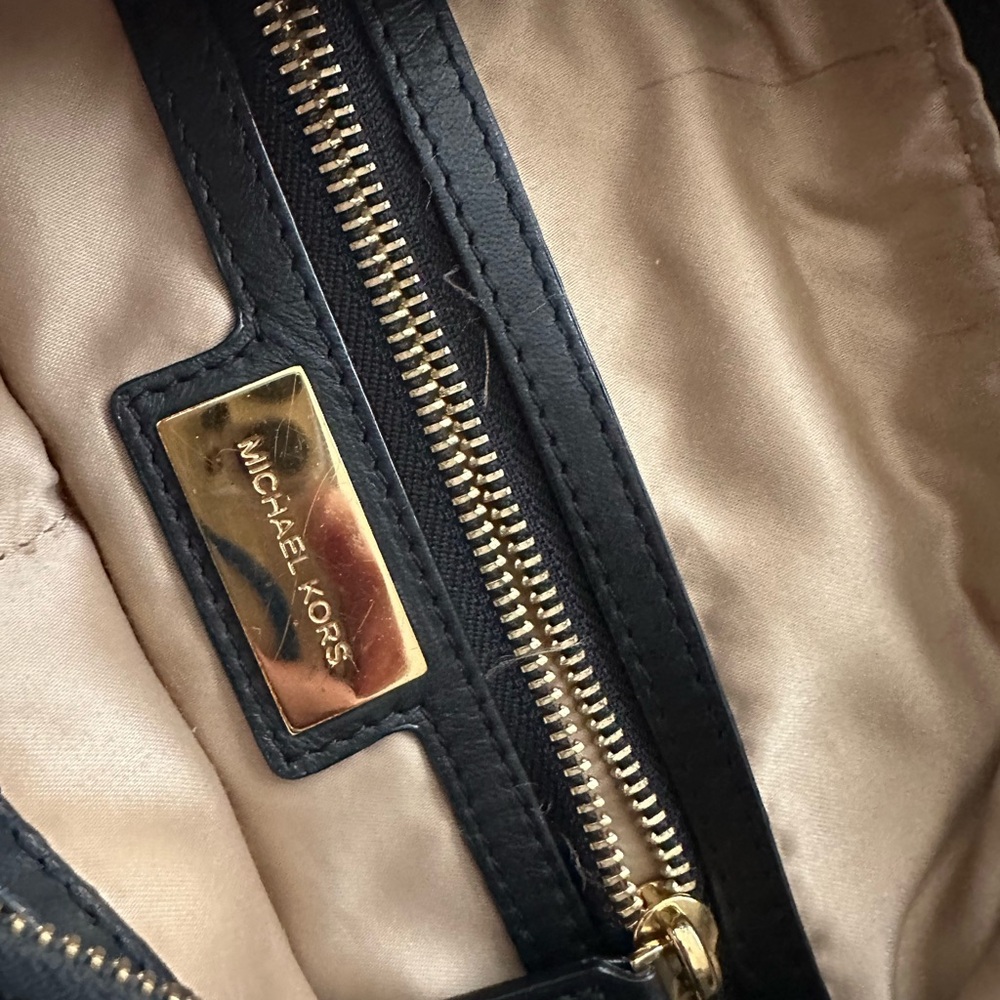 EUC Michael Kors Shoulder Bag - Picture 3 of 6